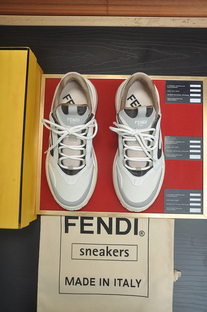Men's shoes 💰600💶 [Fendi] The latest casual sports shoes 🔥 Many 💑 stars have the same style FD match. The original version is a one-to-one replica. Designer Kim Jones's first fendi match and Donkey brand Trainer basketball sneakers. Material: Original silk mesh. Lining: Breathable mesh. Packaging: Original 1:1 matching high-end packaging. Size: 38-45 (45 is custom-made and cannot be returned or exchanged)